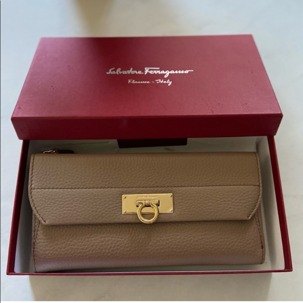 Salvatore Ferragamo Gancini Continental Wallet